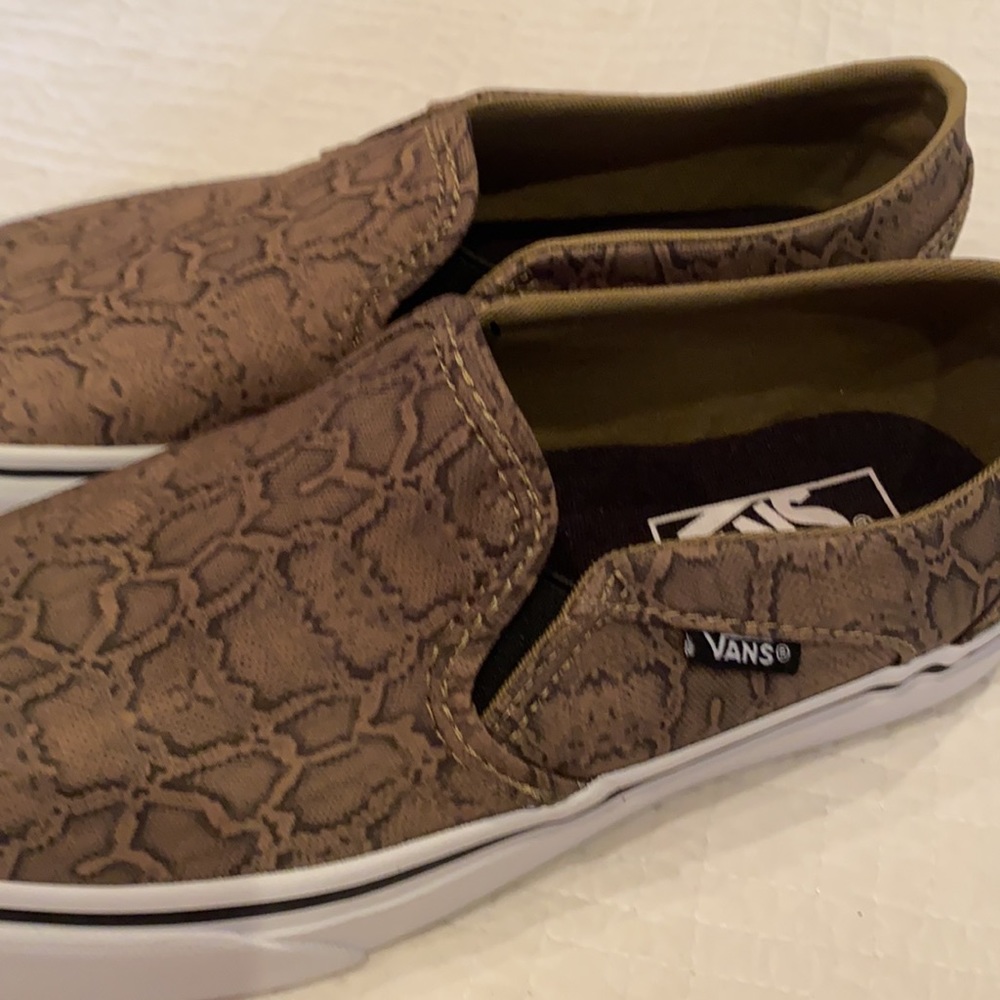 NWOT VANS snake print size 6.5